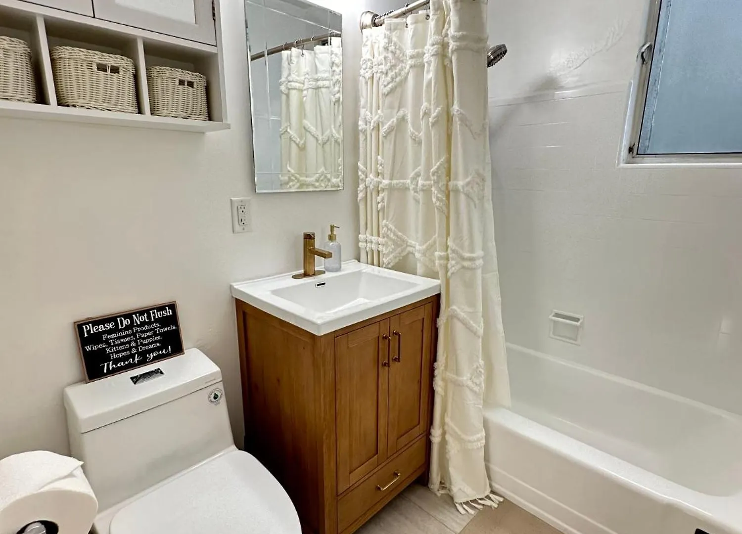 Boho 1-Bedroom Beach Condo With Mid Size Parking & Laundry Long Beach