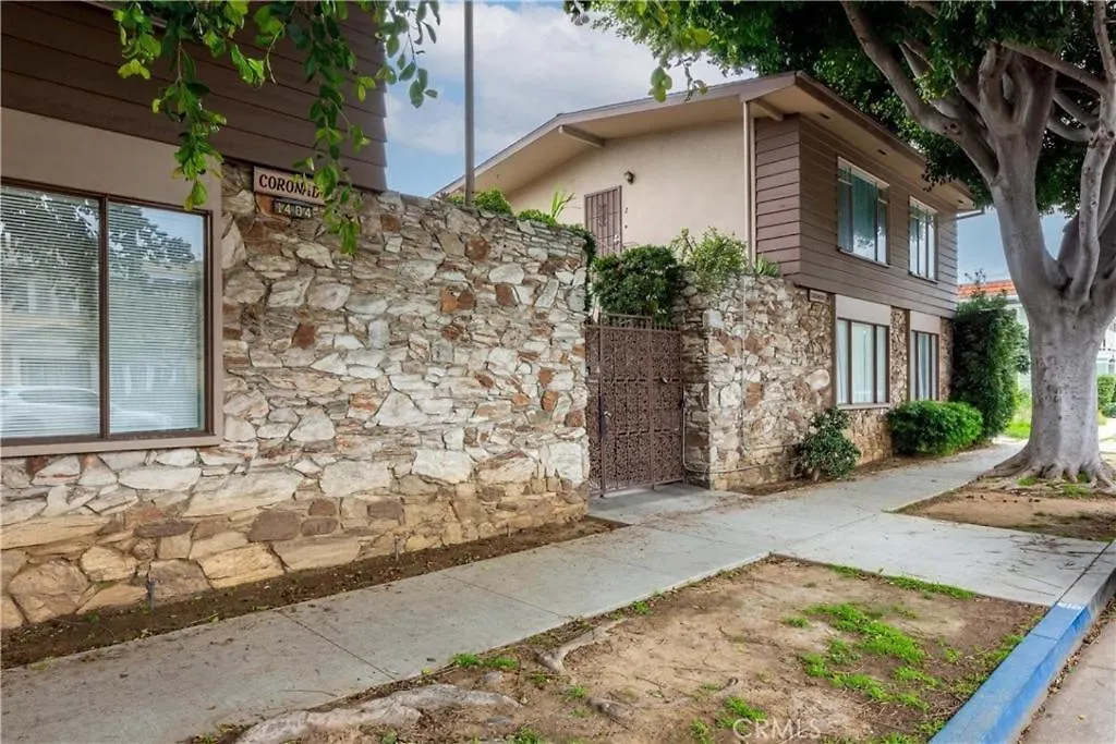 Boho 1-Bedroom Beach Condo With Mid Size Parking & Laundry Long Beach