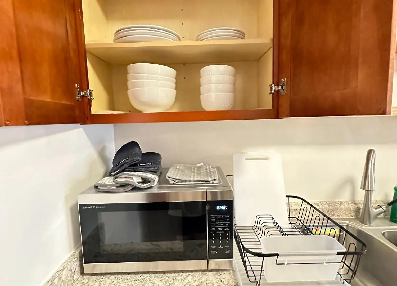 Boho 1-Bedroom Beach Condo With Mid Size Parking & Laundry Long Beach Apartment