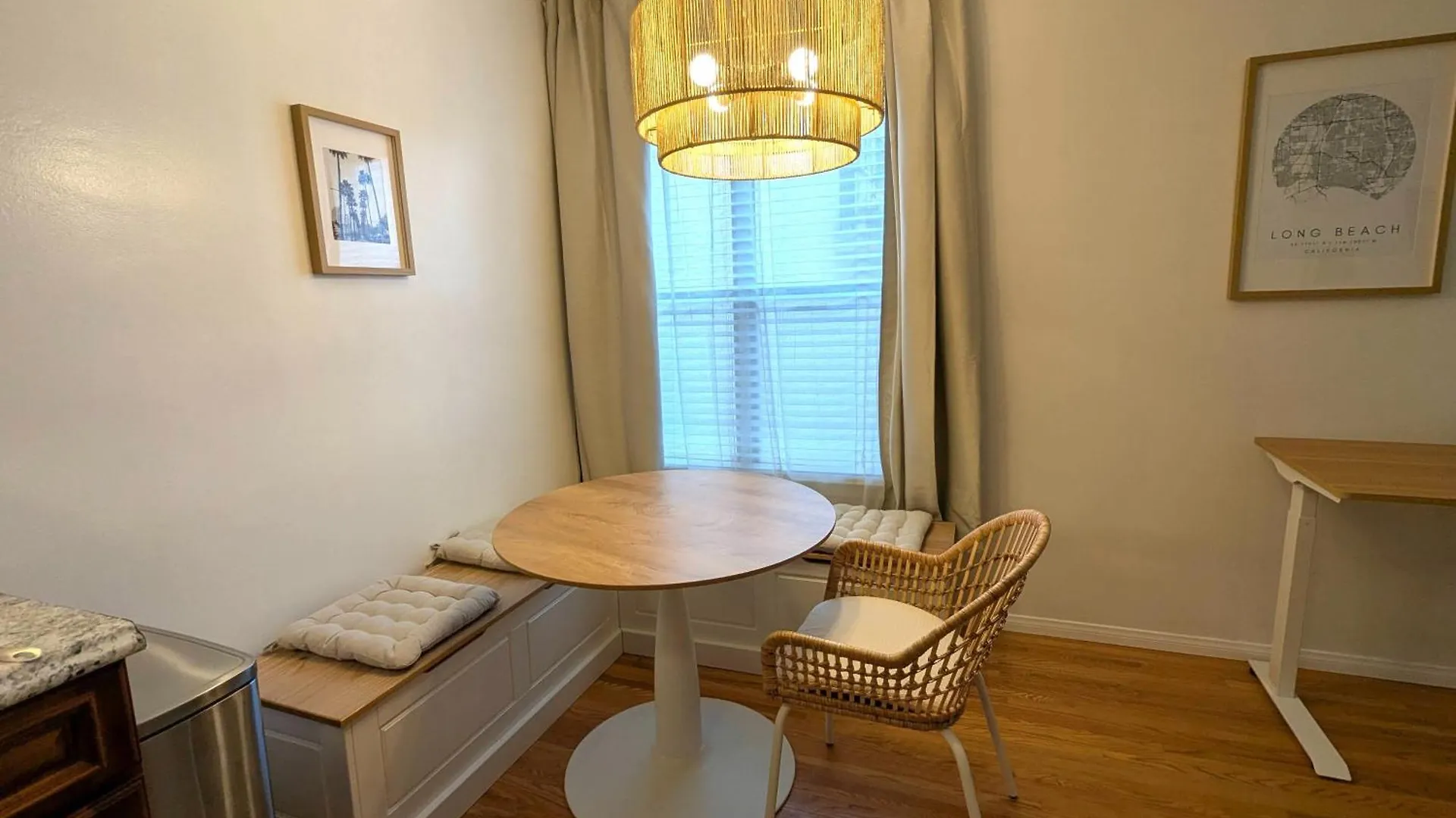Boho 1-Bedroom Beach Condo With Mid Size Parking & Laundry Long Beach Apartment