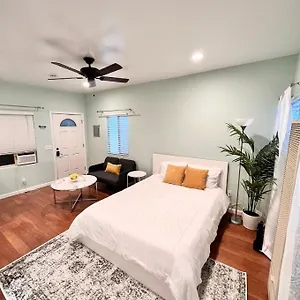  Apartment - Steps From The & Downtown