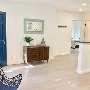  Apartment Cozy And Beachy!